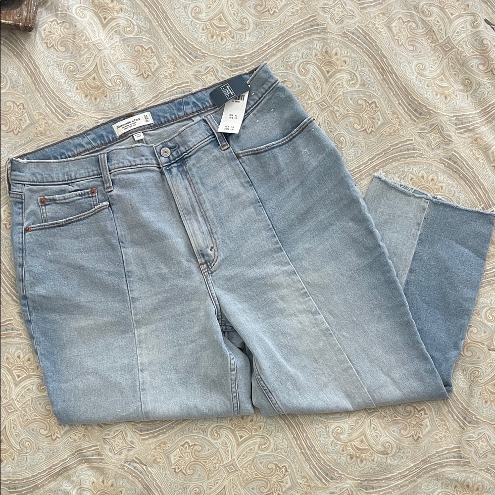 Abercrombie & Fitch Women's Light Blue Curve Love Ankle Jeans